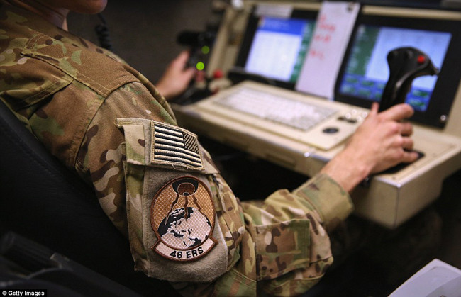 “Soi từ ốc vít” của MQ-1B Predator - “dã thú” săn IS ảnh 6