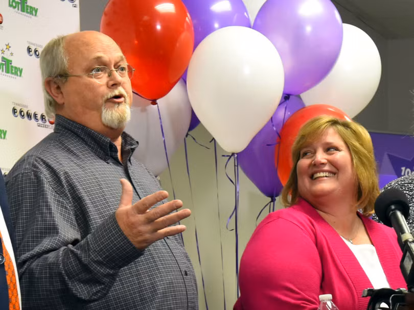 Người trúng xổ số 1,5 tỷ USD “ra mặt“ ảnh 1