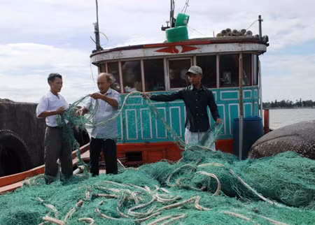 Thời gian qua, nhiều tàu cá của ngư dân Quảng Trị cũng thường xuyên bị tàu Trung Quốc tấn công