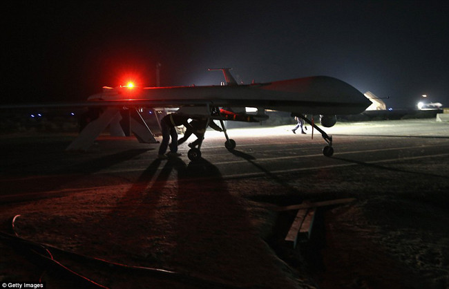 “Soi từ ốc vít” của MQ-1B Predator - “dã thú” săn IS ảnh 19