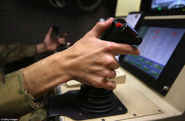 “Soi từ ốc vít” của MQ-1B Predator - “dã thú” săn IS ảnh 7