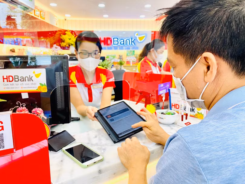 Dòng thẻ tín dụng dành riêng để mua xăng dầu của HDBank sẽ giúp doanh nghiệp dễ dàng quản lý chi phí nhiên liệu và mang đến sự thuận tiện tối ưu trong thời đại số