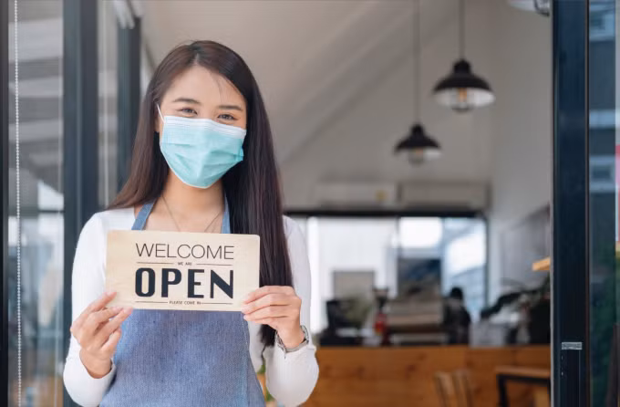 Ngân hàng có nhiều chính sách đảm bảo an toàn trong dịch, hỗ trợ khách hàng.