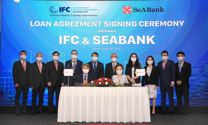 Lễ ký kết hợp tác giữa IFC và SeABank. Ảnh: SeABank