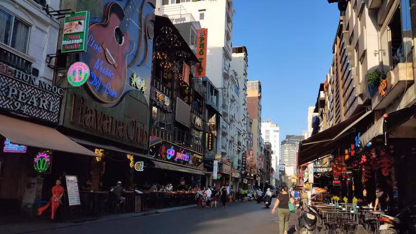 Vũ trường, quán bar, karaoke trên địa bàn TP.HCM vừa được phép hoạt động trở lại (Ảnh: Hoà Bình) 