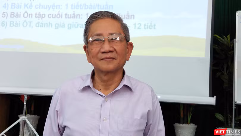 GS Nguyễn Minh Thuyết có buổi trao đổi với 220 giáo viên đến từ nhiều trường tại TP.HCM về bộ sách Cánh diều (Ảnh: Hòa Bình) 