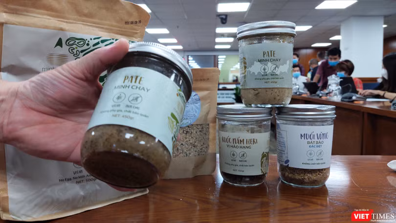 Sản phẩm của thương hiệu Minh Chay bị Ban Quản lý An toàn thực phẩm TP.HCM thu hồi (Ảnh: Hòa Bình) 