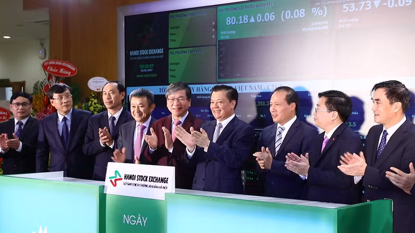 Lễ lên sàn của TCTHKVN dưới sự chứng kiến của Bộ trưởng Bộ Tài chính Đinh Tiến Dũng, Thứ trưởng Bộ GTVT Lê Đình Thọ, UBCKNN.