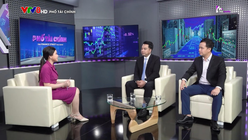 Các chuyên gia chia sẻ tại buổi Talk show Phố Tài chính tối ngày 13/6
