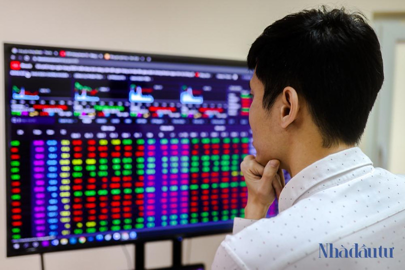 Nhà đầu tư nhỏ lẻ thiệt hại nặng từ đợt giảm sâu của thị trường. Ảnh: TRỌNG HIẾU