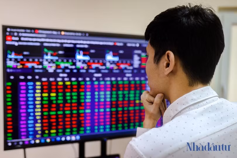 Nhà đầu tư nhỏ lẻ thiệt hại nặng từ đợt giảm sâu của thị trường. Ảnh: TRỌNG HIẾU