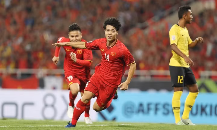 Công Phượng là tác giả của một trong hai bàn thắng ở vòng bảng AFF Cup năm nay vào lưới Malaysia. Ảnh: Đức Đồng.