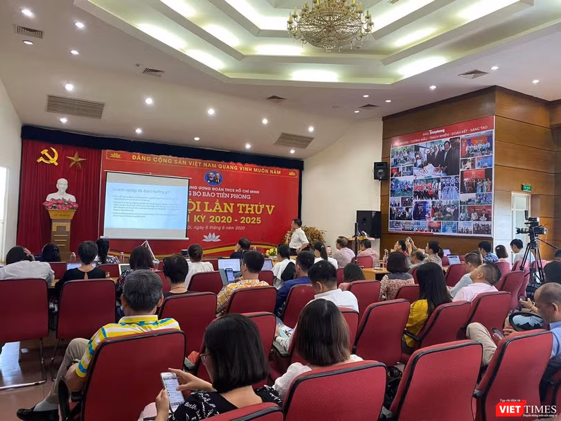 Toàn cảnh buổi sinh hoạt của CLB Cafe Số sáng 9/6. Ảnh HB