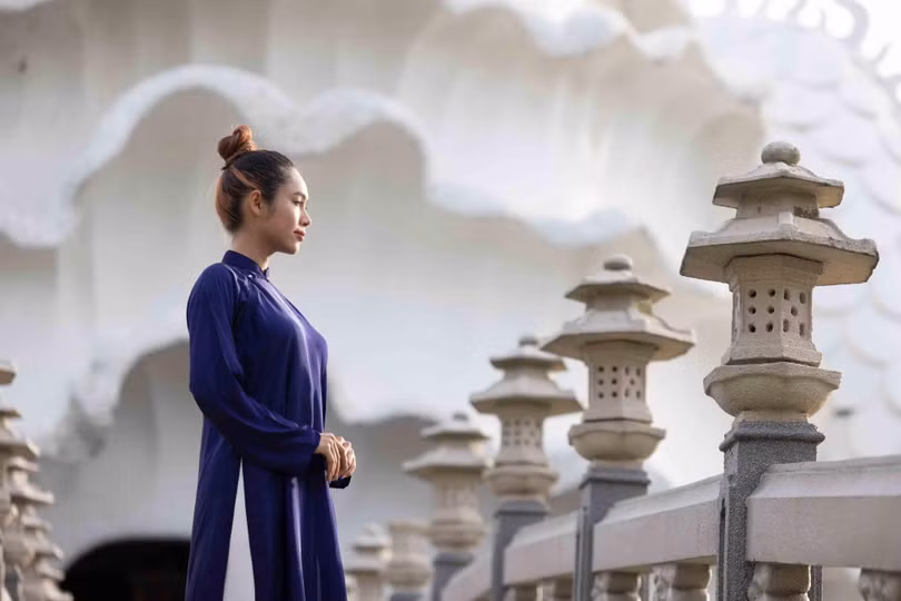 Hoàng My tại chùa Gò Kén