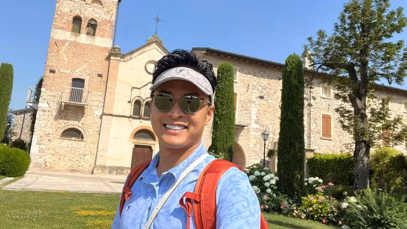 Khác với diễn viên "Thương ngày nắng về" liên tục khoe ảnh trong chuyến đi của mình khiến dân mạng trầm trồ, nhạc sĩ Hồ Hoài Anh "kín tiếng" hơn. Ảnh: FBNV