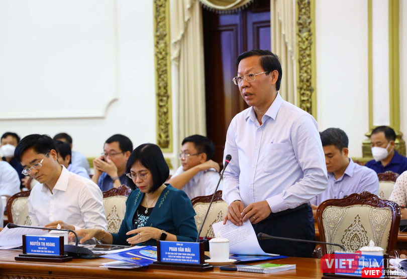 Chủ tịch UBND TP.HCM Phan Văn Mãi thay mặt các địa phương tiếp thu ý kiến từ cơ quan Trung ương