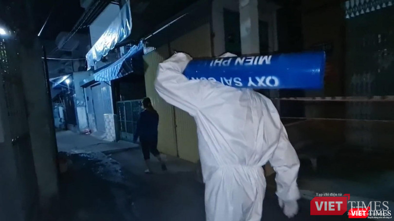 Hình ảnh các lực lượng đi chống dịch trong phim