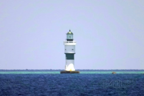 Cận cảnh tòa nhà 9 tầng Trung Quốc xây dựng trái phép trên bãi đá Huy Gơ ảnh 6