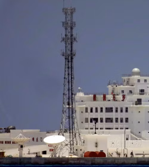 Cận cảnh tòa nhà 9 tầng Trung Quốc xây dựng trái phép trên bãi đá Huy Gơ ảnh 3