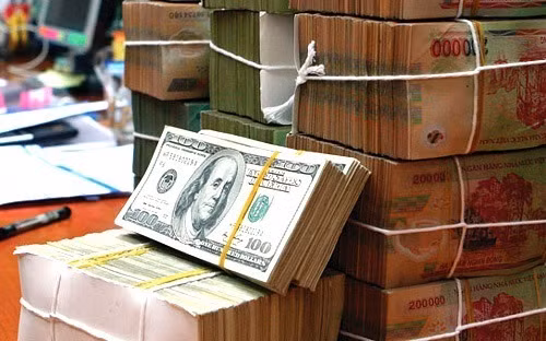 Thay vì vay ngoại tệ trong dân cư, Chính phủ đang đi bằng con đường khác và sẽ cần nhiều thời gian để kiểm chứng kết quả: kích thích chuyển đổi vốn ngoại tệ trong dân cư.