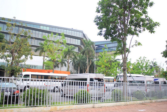 Đoàn xe đón ông Obama đã rời khách sạn đến Sân bay Nội Bài ảnh 10