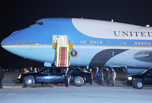 Hai chuyên cơ Air Force One được bảo vệ 24/24. Ảnh:Giang Huy. Hai chuyên cơ Air Force One được bảo vệ 24/24. Ảnh:Giang Huy.