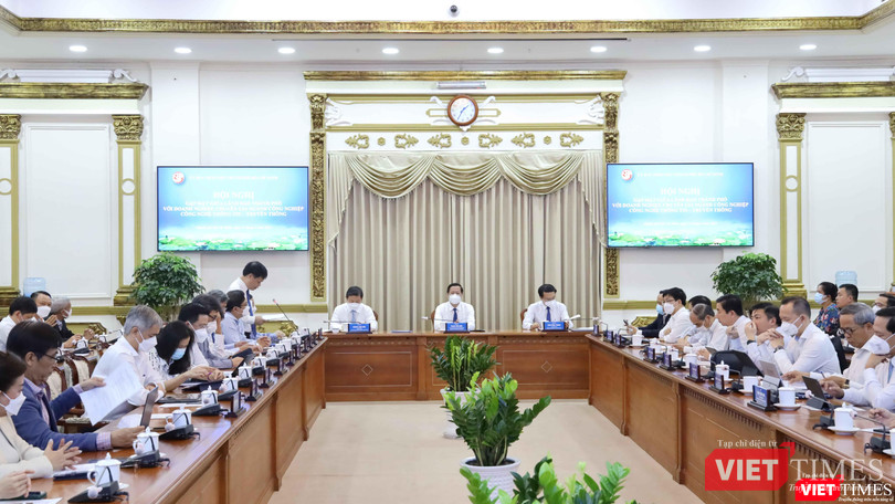 Chủ tịch UBND TP.HCM Phan Văn Mãi đề nghị Sở Thông tin và Truyền thông TP.HCM và Hội Tin học TP.HCM xây dựng diễn đàn số (Ảnh: Linh Nhi) Chủ tịch UBND TP.HCM Phan Văn Mãi đề nghị Sở Thông tin và Truyền thông TP.HCM và Hội Tin học TP.HCM xây dựng diễn đàn số (Ảnh: Linh Nhi)