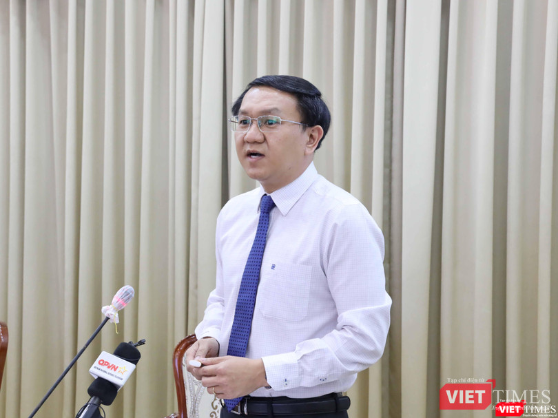 Giám đốc Sở Thông tin - Truyền thông Lâm Đình Thắng báo cáo về sự phát triển của ngành Công nghệ thông tin Giám đốc Sở Thông tin - Truyền thông Lâm Đình Thắng báo cáo về sự phát triển của ngành Công nghệ thông tin