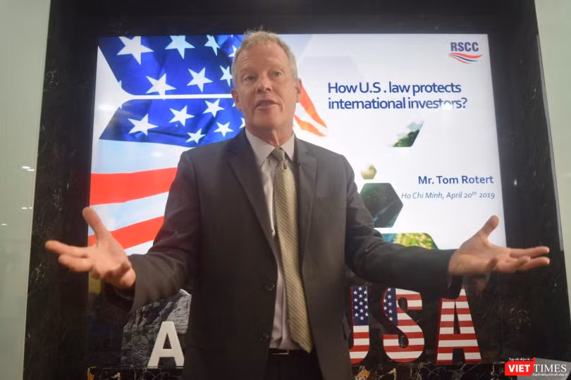 Tiến sĩ - luật sư Tom Rotert có 24 năm kinh nghiệm trong ngành luật sư ở bang California