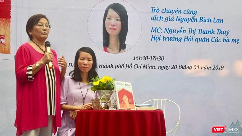 Nhà văn Dạ Ngân của "Gia đình bé mọn", "Người yêu dấu"... mong Bích Lan luôn khỏe mạnh để mỗi năm tiếp tục dịch thêm 2 cuốn sách mới.