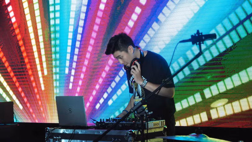 Kỹ sư, "nghệ sĩ", "phù thuỷ" âm thanh - người đứng đằng sau sự toả sáng của các "ngôi sao" - Ảnh: NSCC 