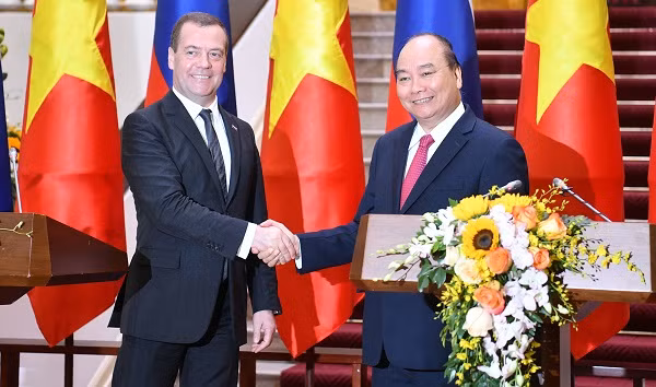 Thủ tướng Nguyễn Xuân Phúc và Thủ tướng Liên bang Nga Dmitry Medvedev - Ảnh: VGP/Quang Hiếu