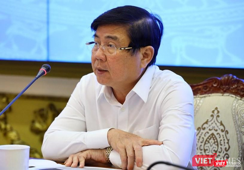 Chủ tịch UBND TP.HCM Nguyễn Thành Phong chỉ đạo tại cuộc họp sáng 12/4 (Ảnh: Huyền Mai)