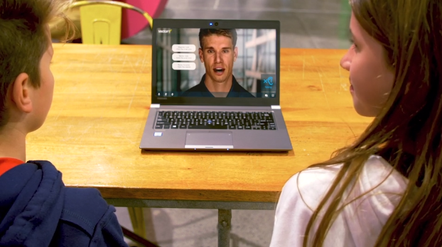 "Thầy giáo Will" đang tương tác và dạy các em học sinh