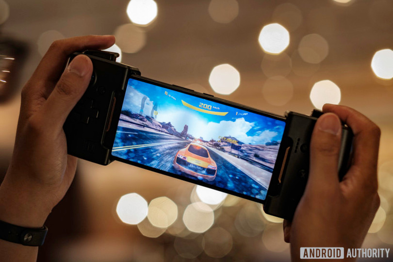 Smartphone Asus ROG có cấu hình đặc biệt dành cho người ghiền chơi game. (Ảnh: Android Authority)
