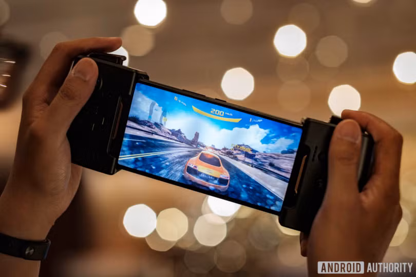 Smartphone Asus ROG có cấu hình đặc biệt dành cho người ghiền chơi game. (Ảnh: Android Authority)