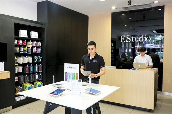 FPT dự kiến sẽ đổ vốn vào các mảng như xuất khẩu phần mềm, viễn thông, bán lẻ... - Ảnh: Linh Phạm