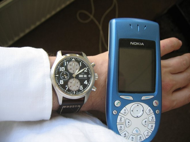 Nokia 3650:Sản phẩm sở hữu bàn phím tròn ma thuật lấy cảm hứng từ giọt nước đang rơi. Điện thoại ra mắt năm 2002, chạy hệ điều hành Symbian Series 60.