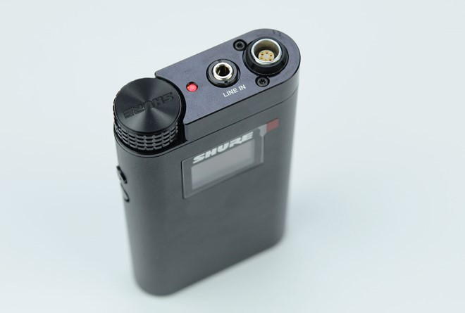 Nó có sẵn 5 thiết lập cài đặt EQ và 4 thiết lập cài đặt EQ tùy biến để quản lý việc tùy chọn chơi âm thanh. Nó có sẵn 5 thiết lập cài đặt EQ và 4 thiết lập cài đặt EQ tùy biến để quản lý việc tùy chọn chơi âm thanh.