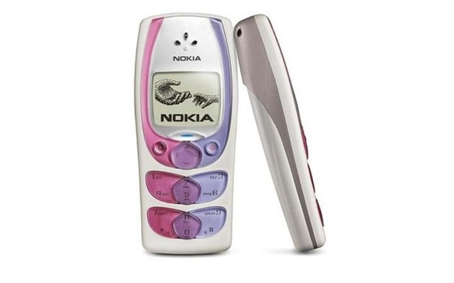 Nokia 3200:Máy ra mắt năm 2003 mang trên mình phong cách Art Deco từ những năm thập niên 1920 và 1930. Điện thoại gồm các bàn phím dạng elíp và nhiều họa tiết bắt mắt.