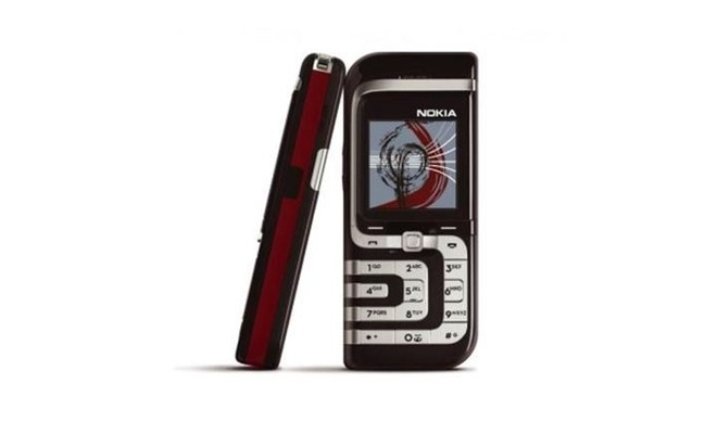 Nokia 7620:Sản phẩm phát hành năm 2005 mang thiết kế đầy sáng tạo và được người dùng yêu thích. Nokia 7620 có thể tải nhạc chuông đa âm và nặng 77 gram.
