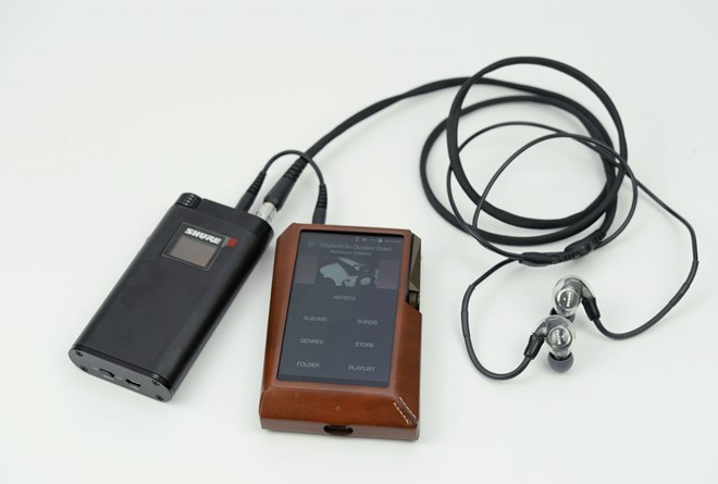 Cặp đôi hoàn hảo Shure KSE 1500 và máy nghe nhạc Astell&Kern AK380 (trị giá 100 triệu đồng). Cặp đôi hoàn hảo Shure KSE 1500 và máy nghe nhạc Astell&Kern AK380 (trị giá 100 triệu đồng).