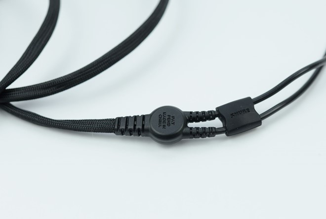 Dây đeo được thiết kế lớn, bọc bằng chất liệu sợi kelvar cao cấp. Dây đeo được thiết kế lớn, bọc bằng chất liệu sợi kelvar cao cấp.