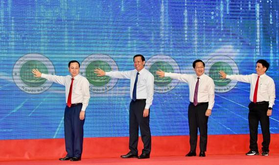 Chủ tịch UBND TP.HCM Phan Văn Mãi tại buổi công bố Cổng thông tin điện tử TP Thủ Đức và Ứng dụng trực tuyến "TP Thủ Đức" Chủ tịch UBND TP.HCM Phan Văn Mãi tại buổi công bố Cổng thông tin điện tử TP Thủ Đức và Ứng dụng trực tuyến "TP Thủ Đức"