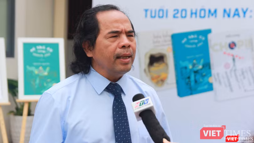 PGS.TS Ngô Văn Giá trao đổi về chất lượng của Giải thưởng năm nay