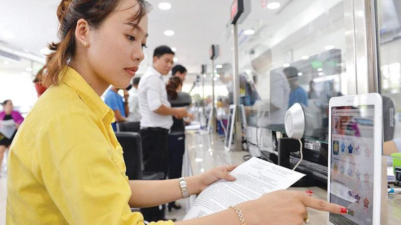 Ứng dụng công nghệ thông tin vào giải quyết thủ tục hành chính tạo nhiều thuận lợi cho người dân. Ảnh: SGGP Ứng dụng công nghệ thông tin vào giải quyết thủ tục hành chính tạo nhiều thuận lợi cho người dân. Ảnh: SGGP