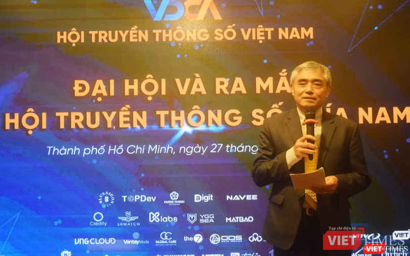 Chủ tịch Hội Truyền thông số Việt Nam - ông Nguyễn Minh Hồng phát biểu chỉ đạo tại sự kiện. Ảnh: Hòa Bình