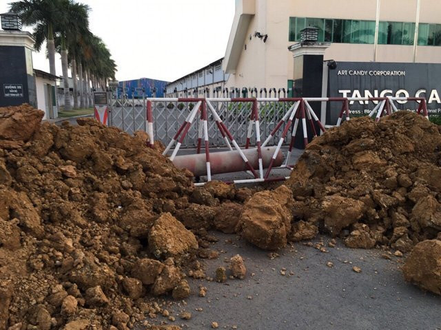 Hình ảnh Công ty Tango Candy bị "khủng bố" - Ảnh: Dân Việt