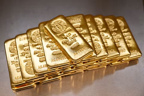 Giá vàng thế giới tăng vọt, SJC tăng thêm 2,3 triệu đồng/lượng