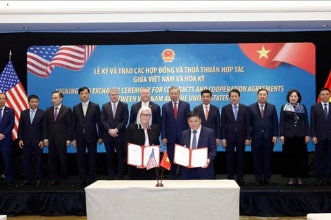 Tổng bí thư Tô Lâm chứng kiến lễ trao Hợp đồng cung cấp động cơ GTF và dịch vụ bảo dưỡng toàn diện cho tàu bay A321NEO và A321 XLR giữa VietjetAir (Việt Nam) và Pratt & Whitney. (Ảnh: TTXVN)